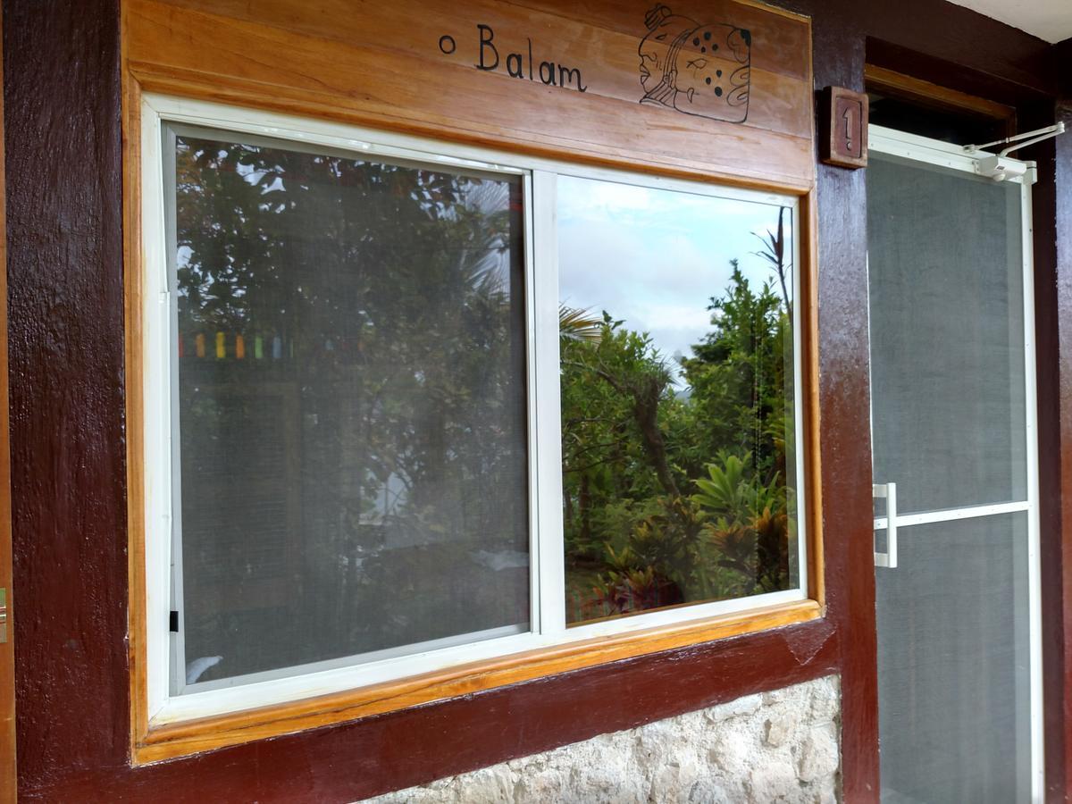 Zapote Tree Inn 弗洛勒斯 外观 照片
