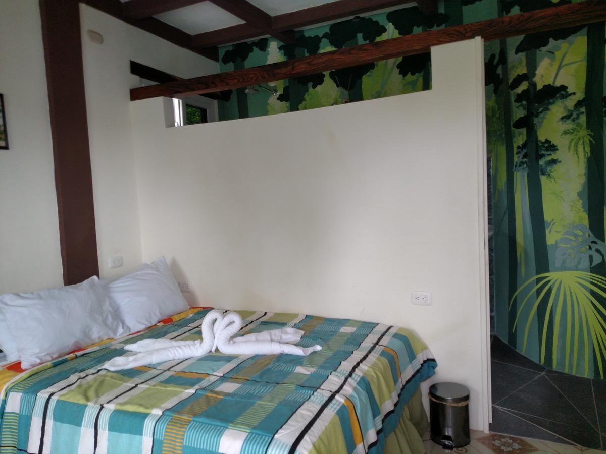 Zapote Tree Inn 弗洛勒斯 外观 照片